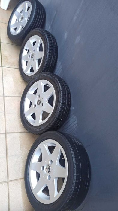 Vendo 4 jantes de smart fortwo  ( 2 pneus semi novos )