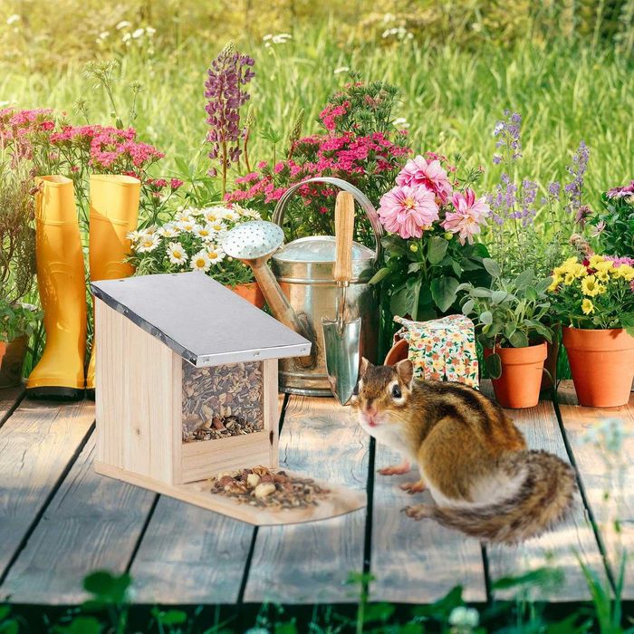 Годівниця Relaxdays для білок, дерев’яна годівниця, металевий дах,