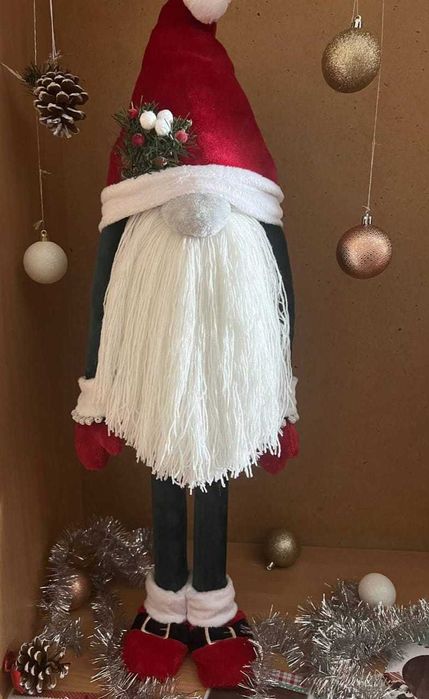 У наявності дуже милі новорічні гноми, є дівчатка та хлопчики.