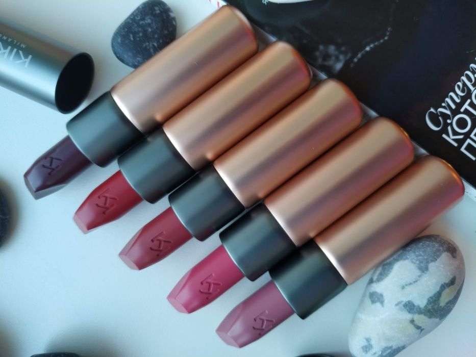 Помада матова KIKO Velvet Passion Matte Lipstick