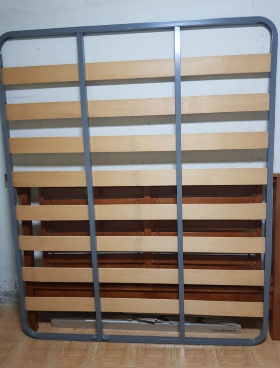Cama em Pinho maciça