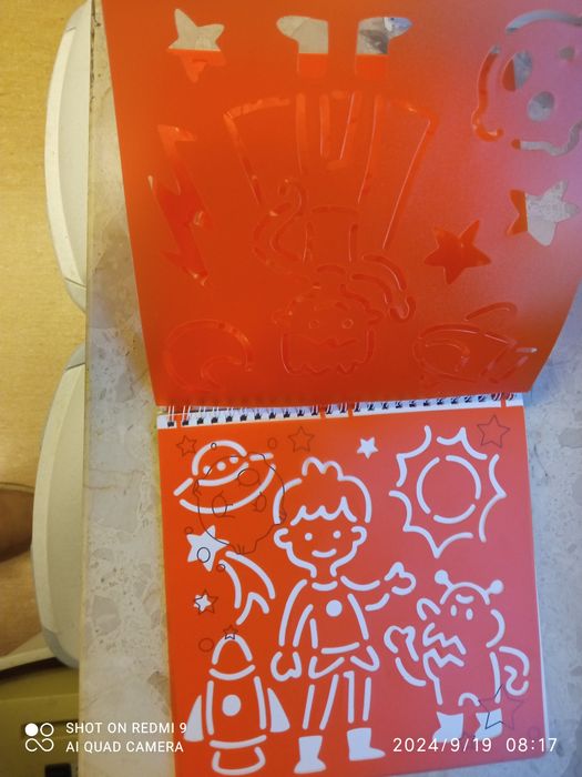 Książka z szablonami super bohaterowie  ponad 30 wzorów