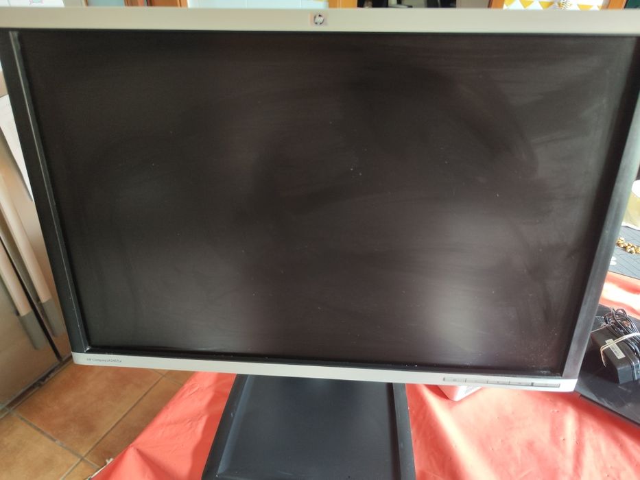 Monitor HP LA2405x