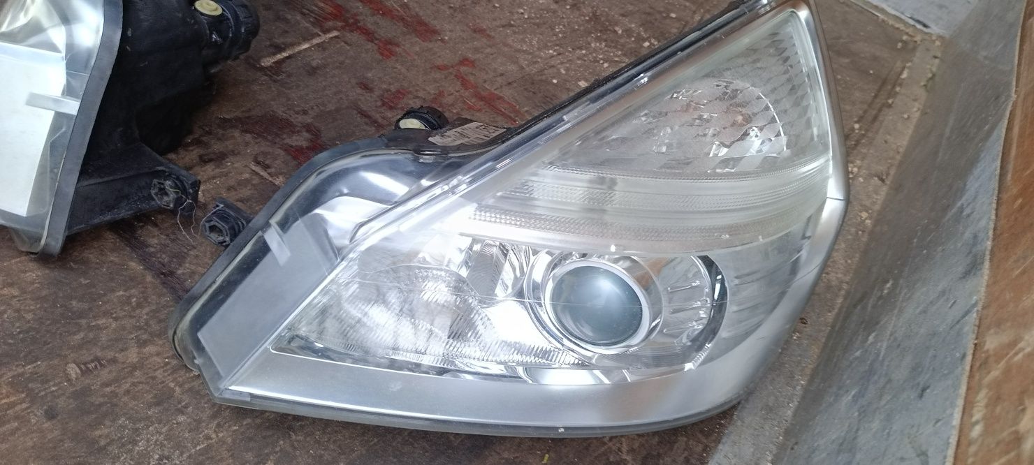 Renault Espace IV lift 06-10 lampa Xenon przód lewy prawy