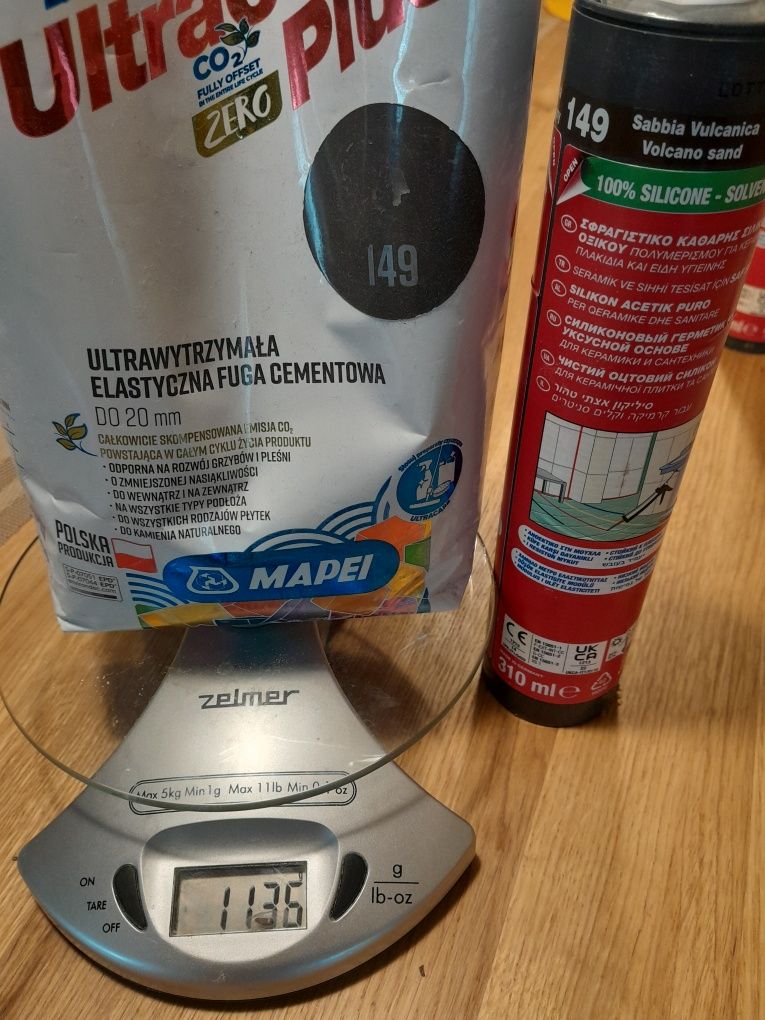 Fuga mapei 111 srebrny + silikon 100 ; fuga 152 lukrecja + silikon