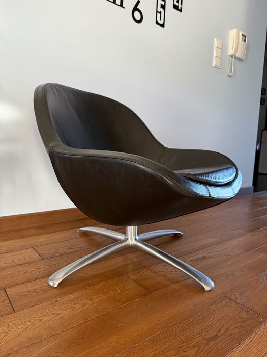 Fotel skórzany obrotowy BoConcept