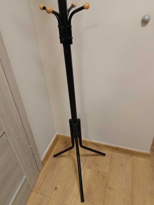 wieszak  stojący na ubrania