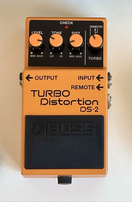 Boss Turbo Distortion DS-2 + power adapter + battery + patch cables