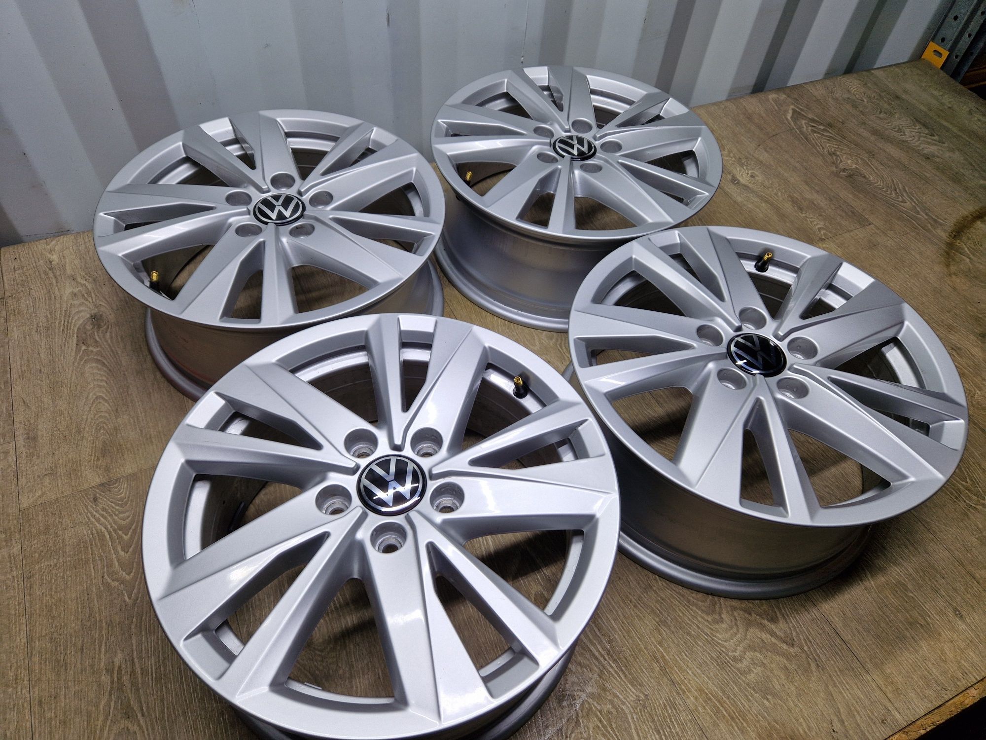 Felgi 16 vw touran caddy golf 5x112 6.5j et 48 os 57.1
