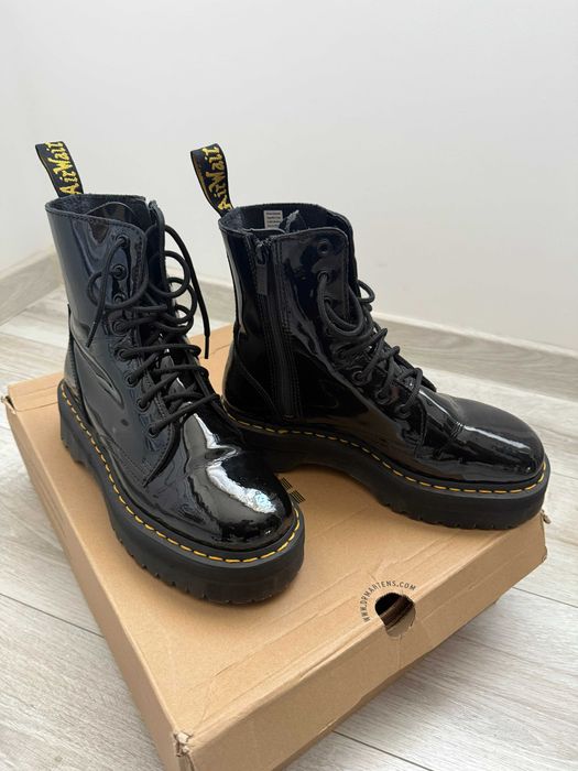 Dr. Martens Jadon Black Patent Lamper 42 – jak nowe