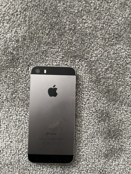 2 iphones 5  um funciona outro para pecas