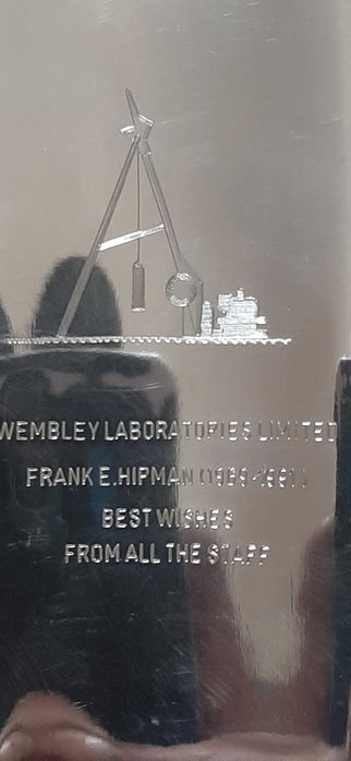 Śliczna angielska elegancka Piersiówka z inskrypcjami