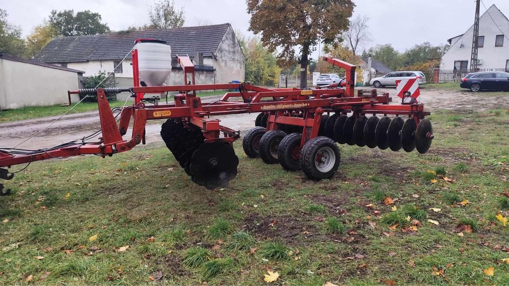 Brona Talerzowa „V” Brix (Amazone Rabe)