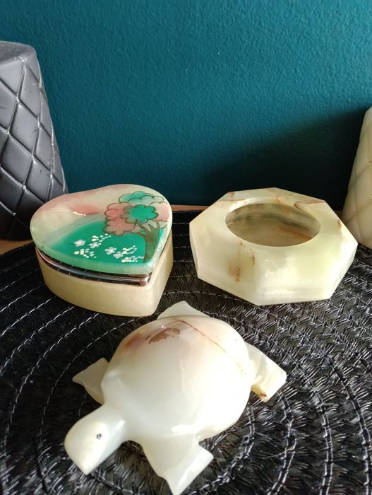 Przedmioty z alabastru