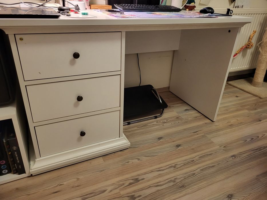 Biurko z szufladami białe