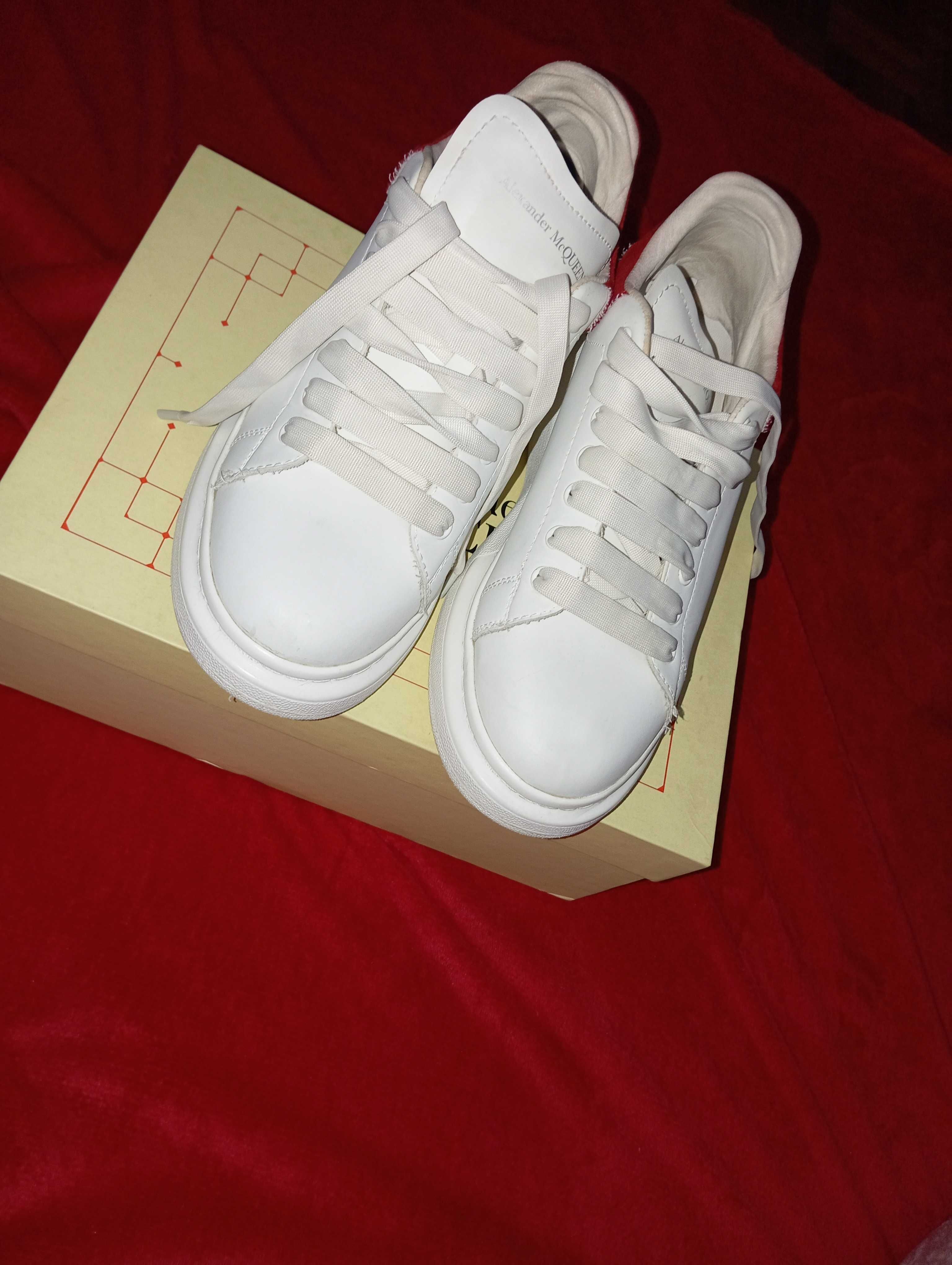 Tênis Alexander McQueen semi-novo