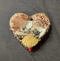 Szkatułka z muszelek w kształcie serca