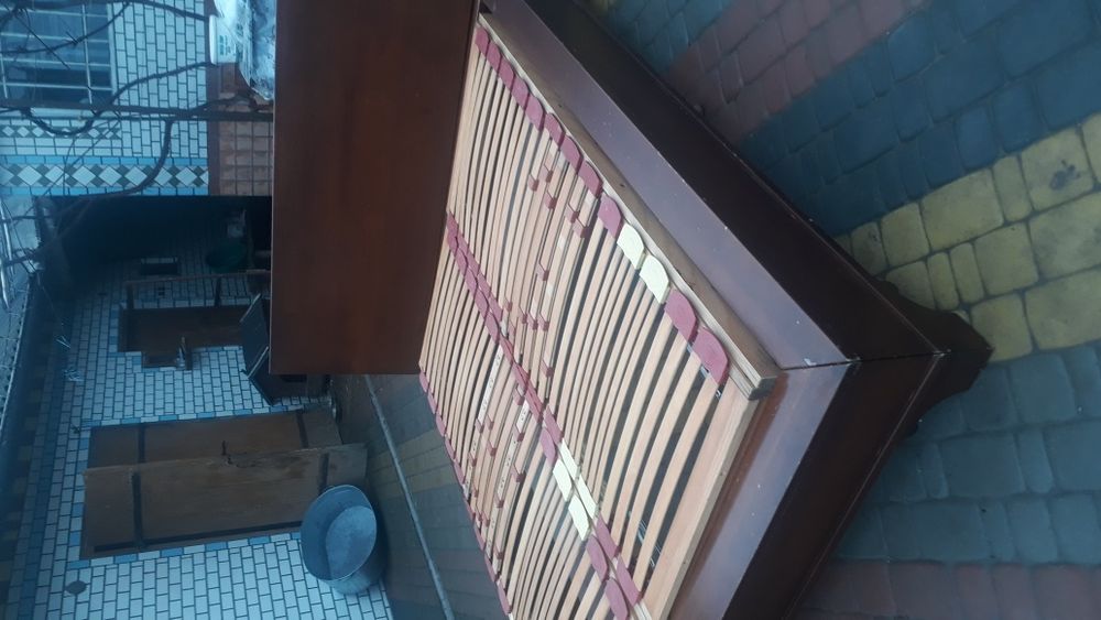 ліжко дерев'яне в доброму стані