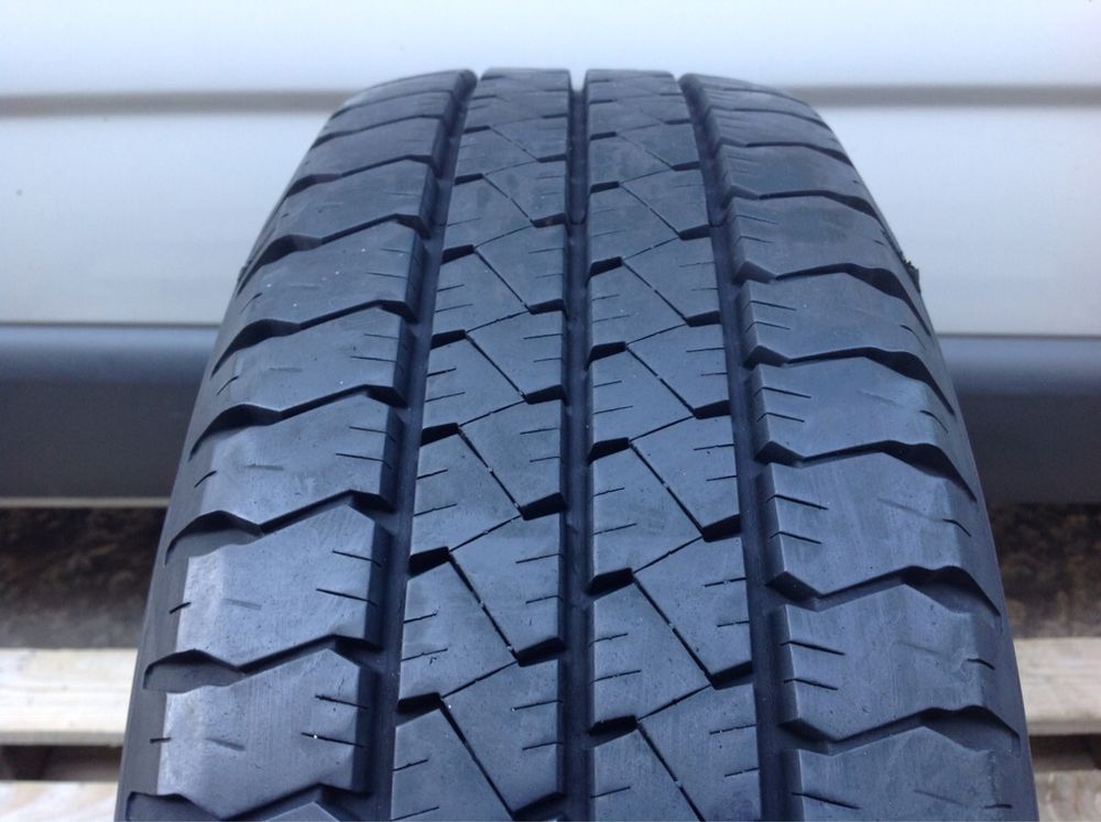 215 / 70 /R 15 C Goodyear Cargo G26