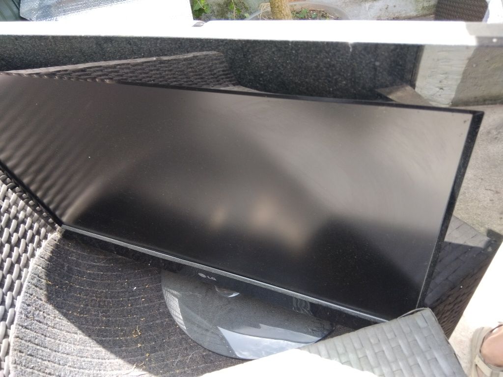 Tv LG 32". Com avaria