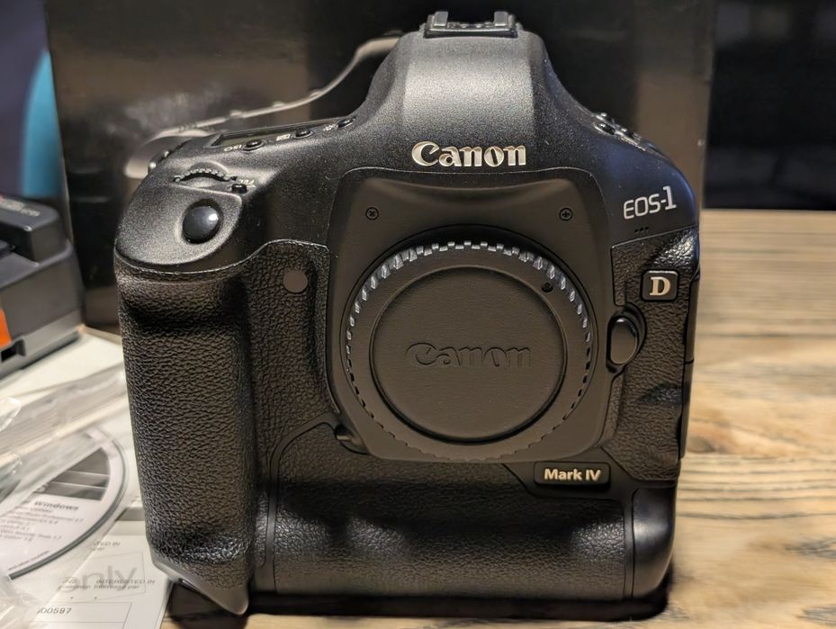 Камера Canon EOS 1D Mark IV