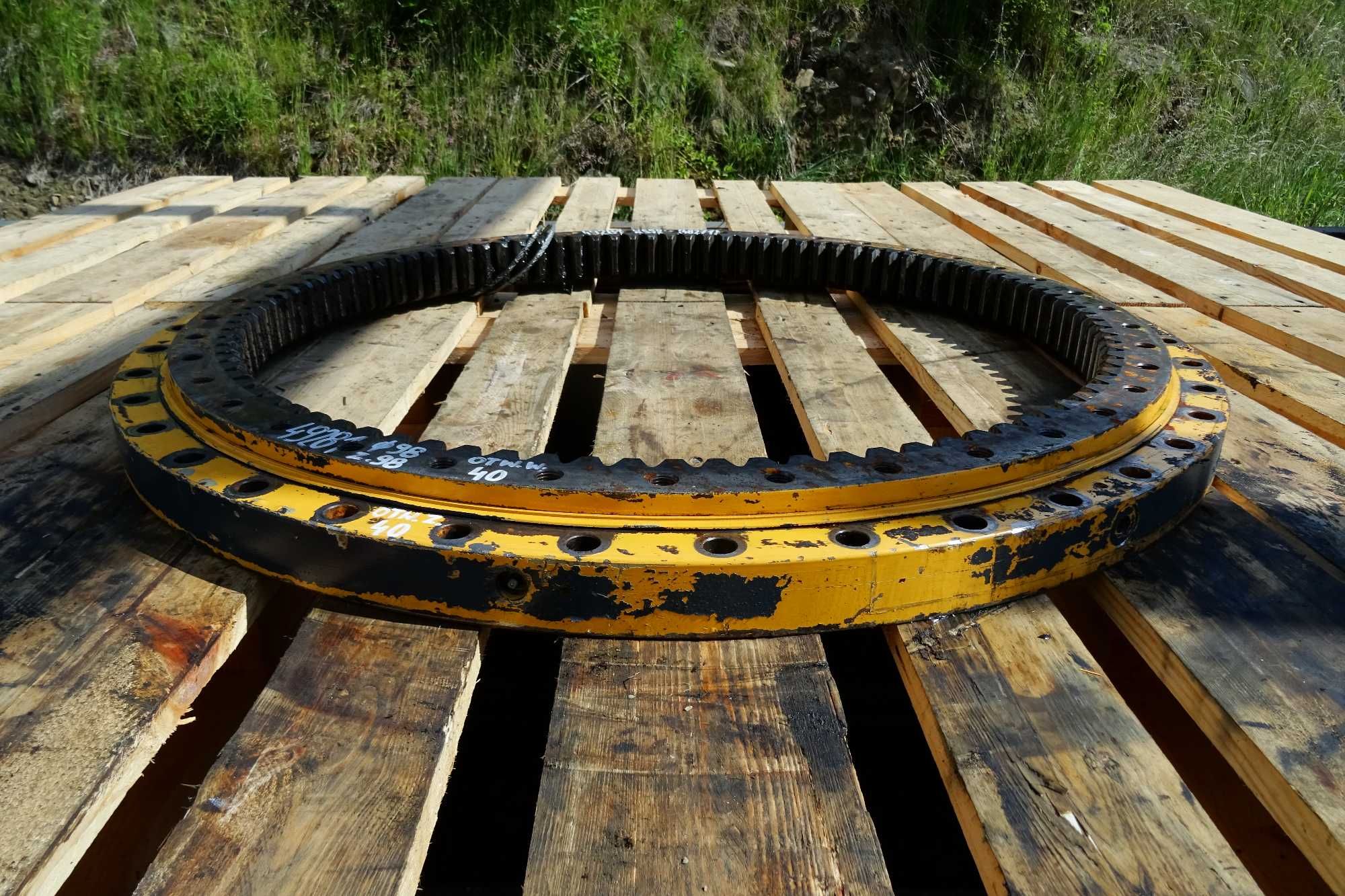 Wieniec obrotu. Łożysko obrotu do koparki Liebherr R312. Slewing ring