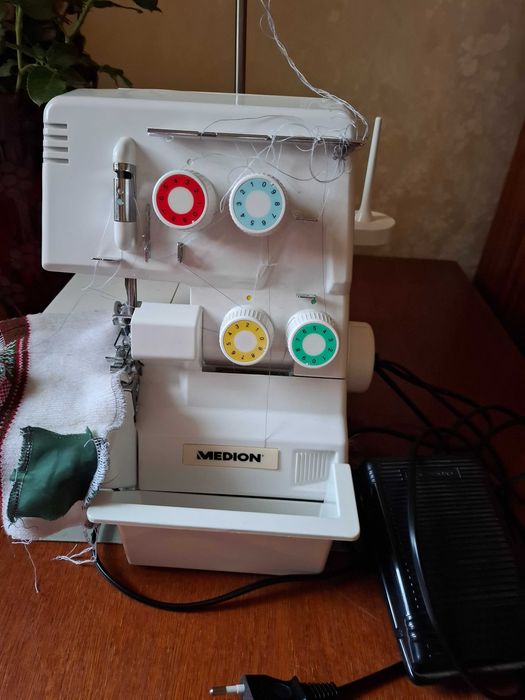 Продам оверлок Medion 10685