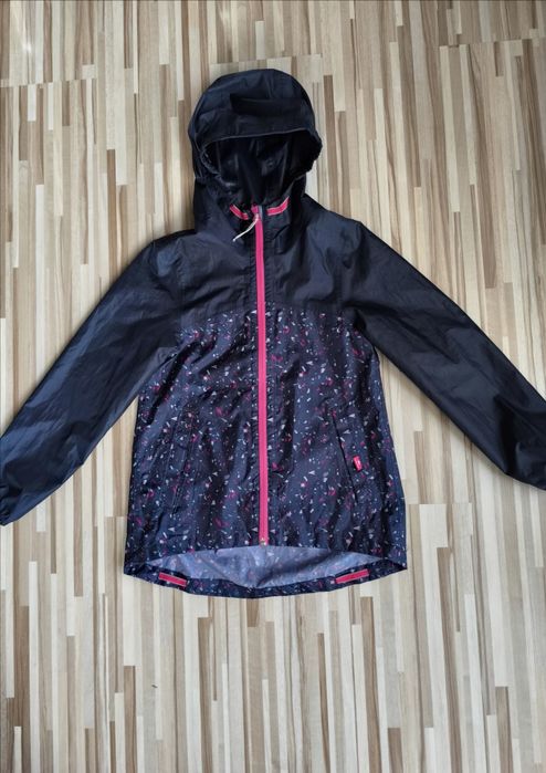 Kurtka wiatrówka Decathlon 134 140