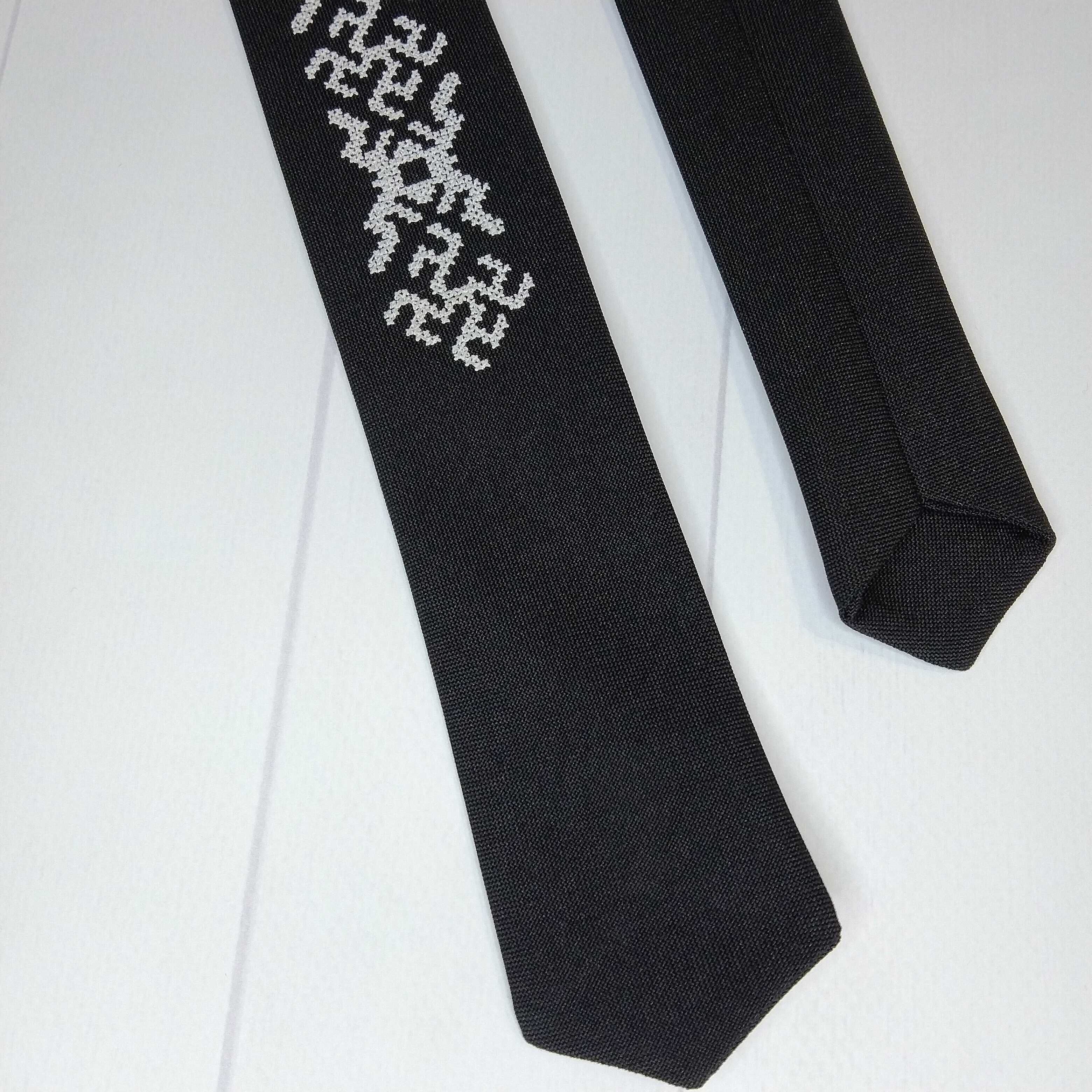 Краватки з вишивкою