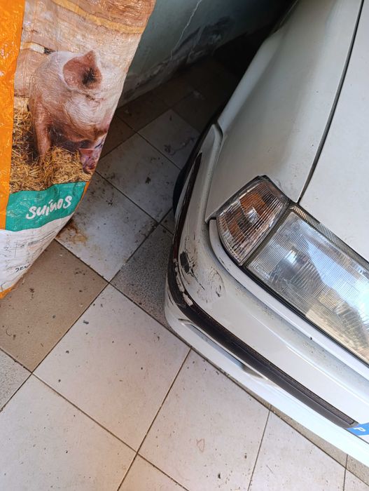 Carro sem uso em boas condições