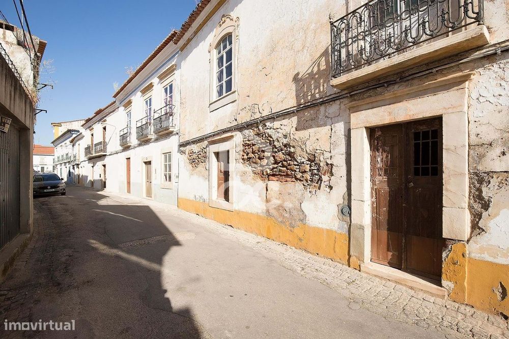 Moradia T1 de R/C para Recuperar em Prédio Multifamiliar | Borba, Évor