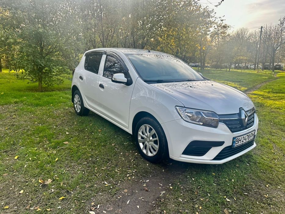Продам автомобиль Рено Сандеро