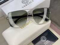 Солнцезащитные очки Versace.
