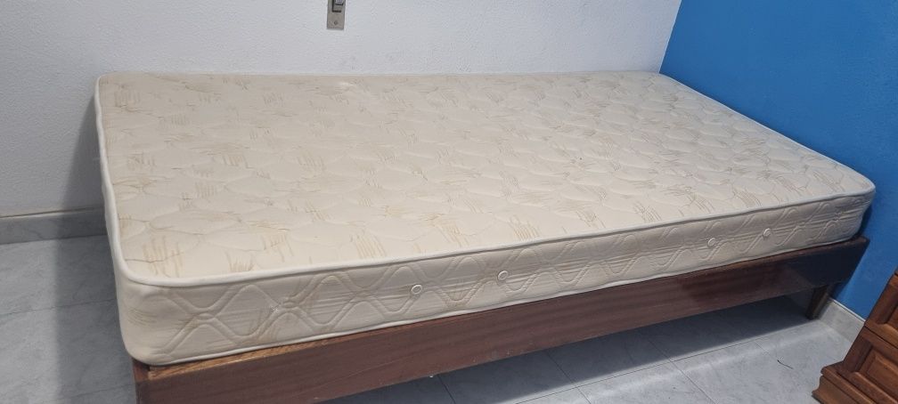 Vendo cama solteiro com colchão