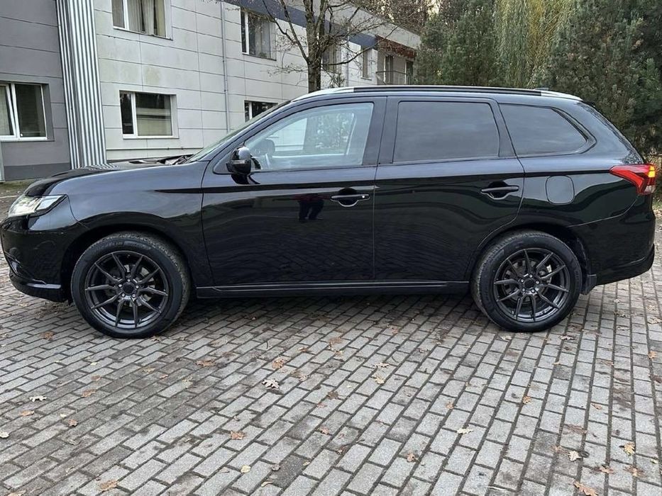 Mitsubishi Outlander PHEV 2016