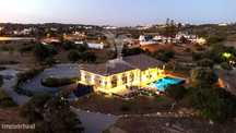 Luxuosa Moradia V3 situada num terreno de 2.2 hectares para venda e...