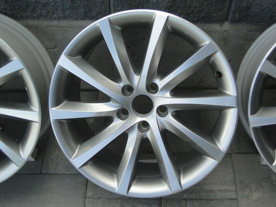 Nowe oryginale felgi VW 8J x 18 5x112 ET44 57,1mm wykończenie CNC
