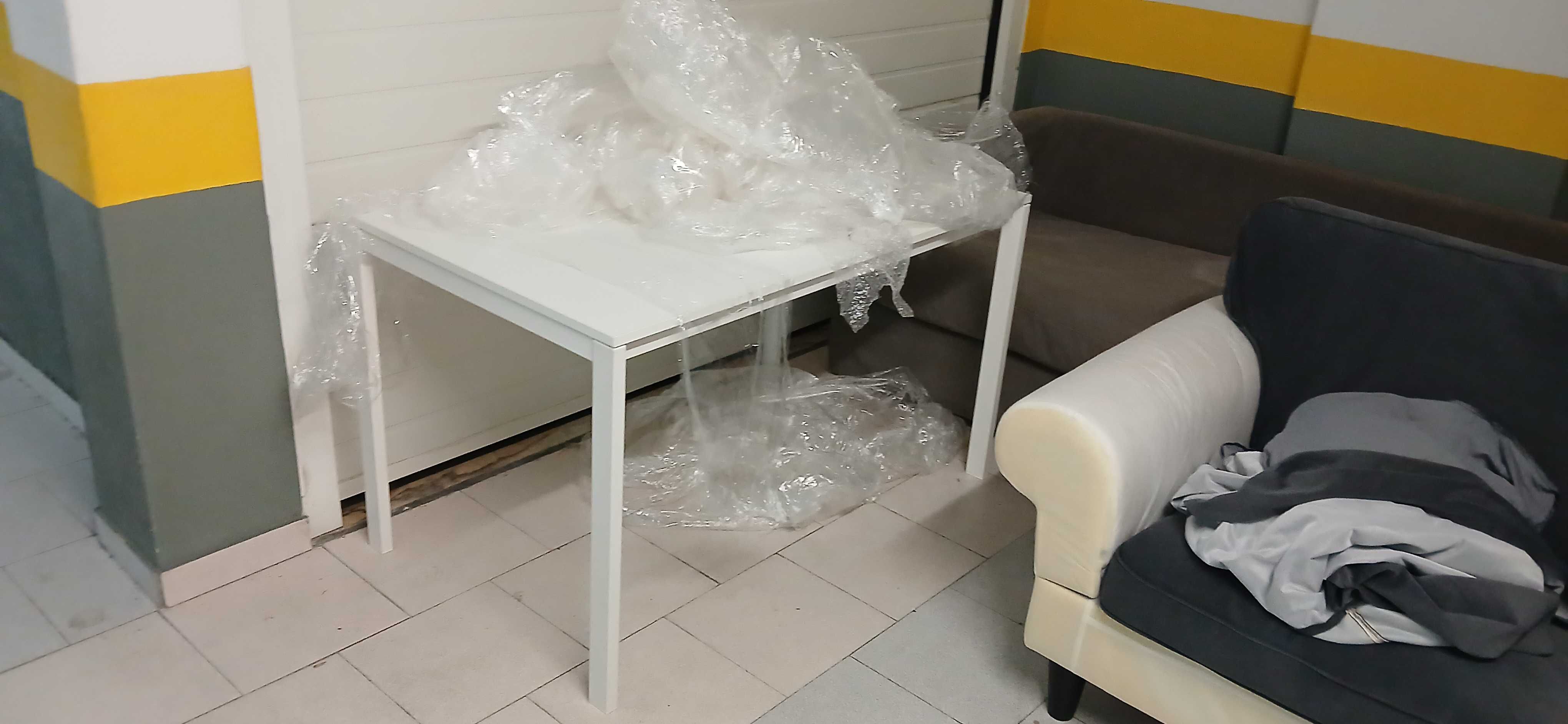 Sofá 3L chaise longue, Sofá 4L grande ,mesa de cozinha em alumínio.