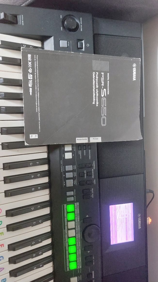 Keyboard yamaha psr s650