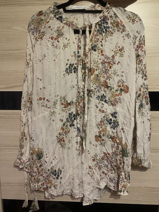 Koszula damska ze świecącą nitką