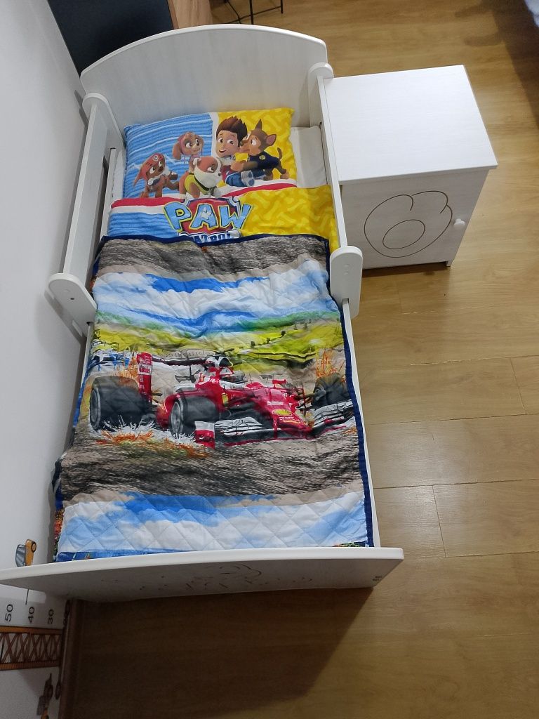 Łóżko dziecięce z szafką