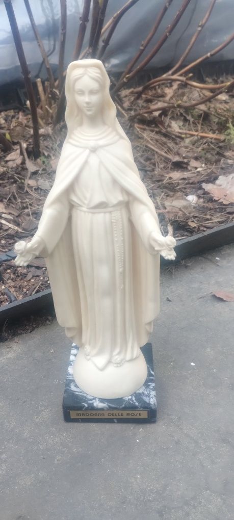 Figura Matki Bożej wykonane z masy