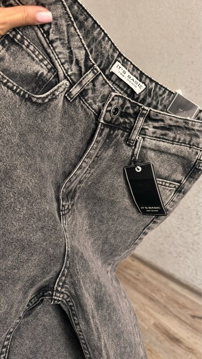 Джинсы новые Mom