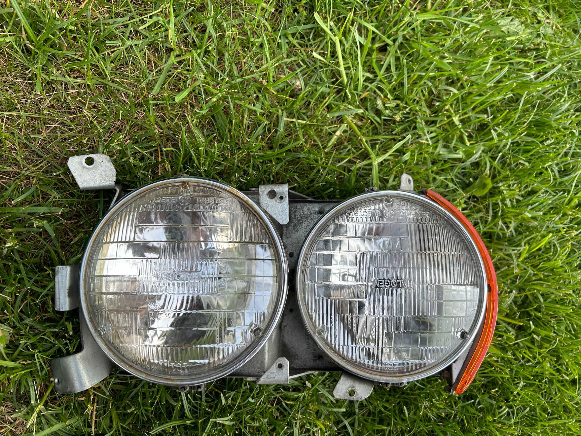 Lampa Mercedes R 107