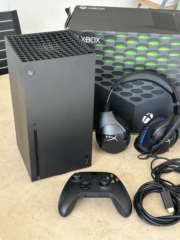 Xbox series x 1 TB + bateria recarregável + headset