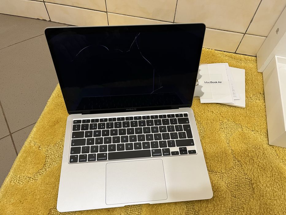 Macbook air m1 8/256
