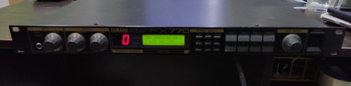 Процесор гітарних ефектів 1990-х років Yamaha FX-770