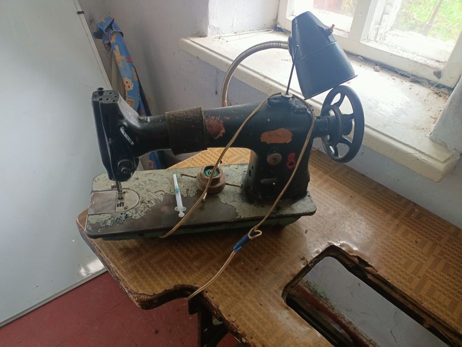 Продам швейную машинку