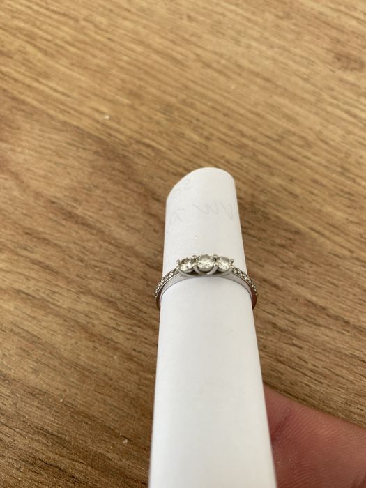 Кольцо с бриллиантами