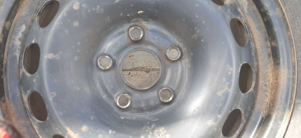 Диски 5 112 R16 VW Original з гумою 205/55 R16 зима ковпаки VW ориг.